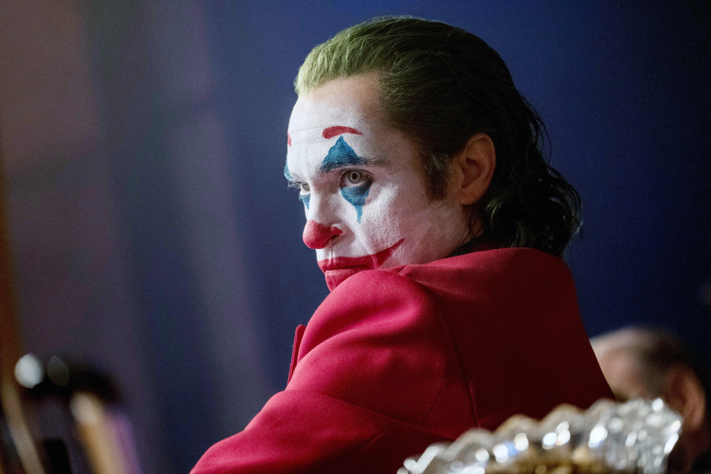 film 2019 "Joker" Înfățișează ticăloșii Batman care coboară în nebunie. 