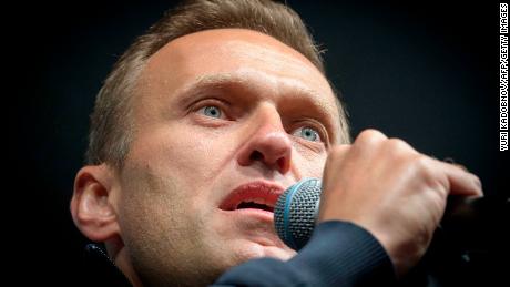Liderul opoziției ruse Alexei Navalnîi îl păcălește pe spion să dezvăluie cum a fost otrăvit