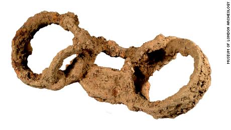 Un schelet încătușat spune o poveste chinuitoare a sclaviei în Marea Britanie romană