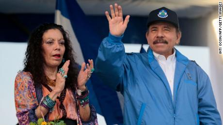 Exilații din Nicaragua dau vina pe regimul lui Ortega pentru atacuri și amenințări, în timp ce omul puternic își asigură al cincilea mandat în funcție