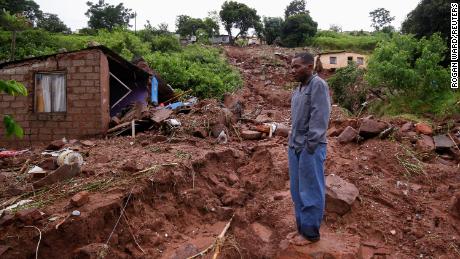 Marți, feribotul Jhumpa din Durban a privit terenul unde se afla casa lui înainte ca ploaia torenţială să o distrugă.
