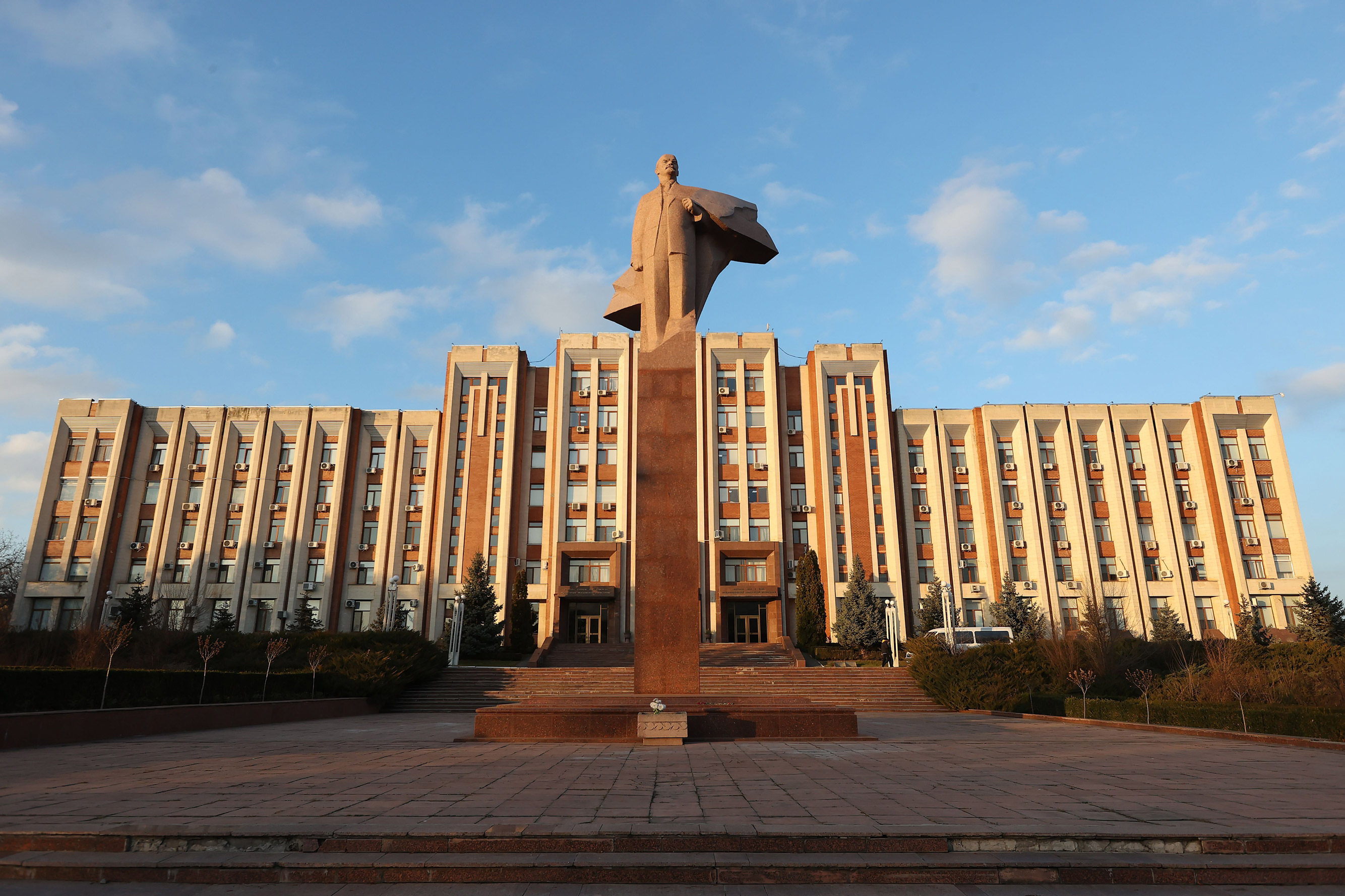 O vedere a consiliului orașului Tiraspol, capitala Transnistriei, Moldova pe 25 noiembrie 2021.