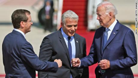 Locuințe cu pumnii în loc de strângeri de mână: Biden încearcă  reduce contactul & # 39;  În Israel și Arabia Saudită