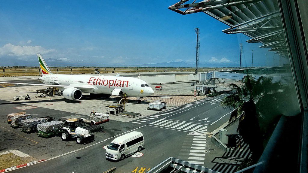 Avionul Ethiopian Airlines.