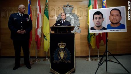 Un suspect de înjunghiere în masă din Canada a fost găsit mort, celălalt este încă dispărut
