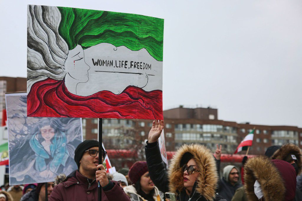 Mișcarea a adoptat acest slogan "Femei.  viaţă.  libertate."